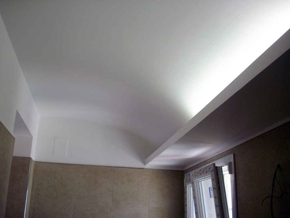 Realizzazione impianto idraulico di carico e scarico compresa fornitura di sanitari, rubinetteria, pavimenti e rivestimenti. Lavoro chiavi in mano.